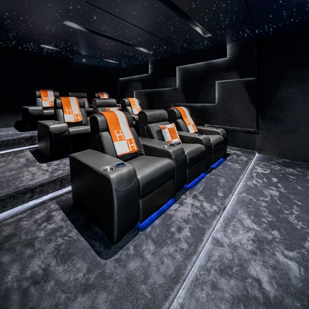 Dinh thu Dubai tang kem 2 sieu xe anh 17