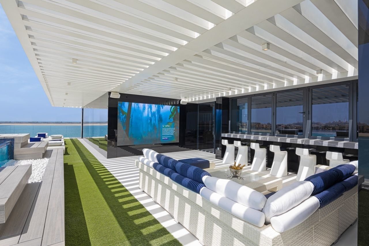 Dinh thu Dubai tang kem 2 sieu xe anh 19