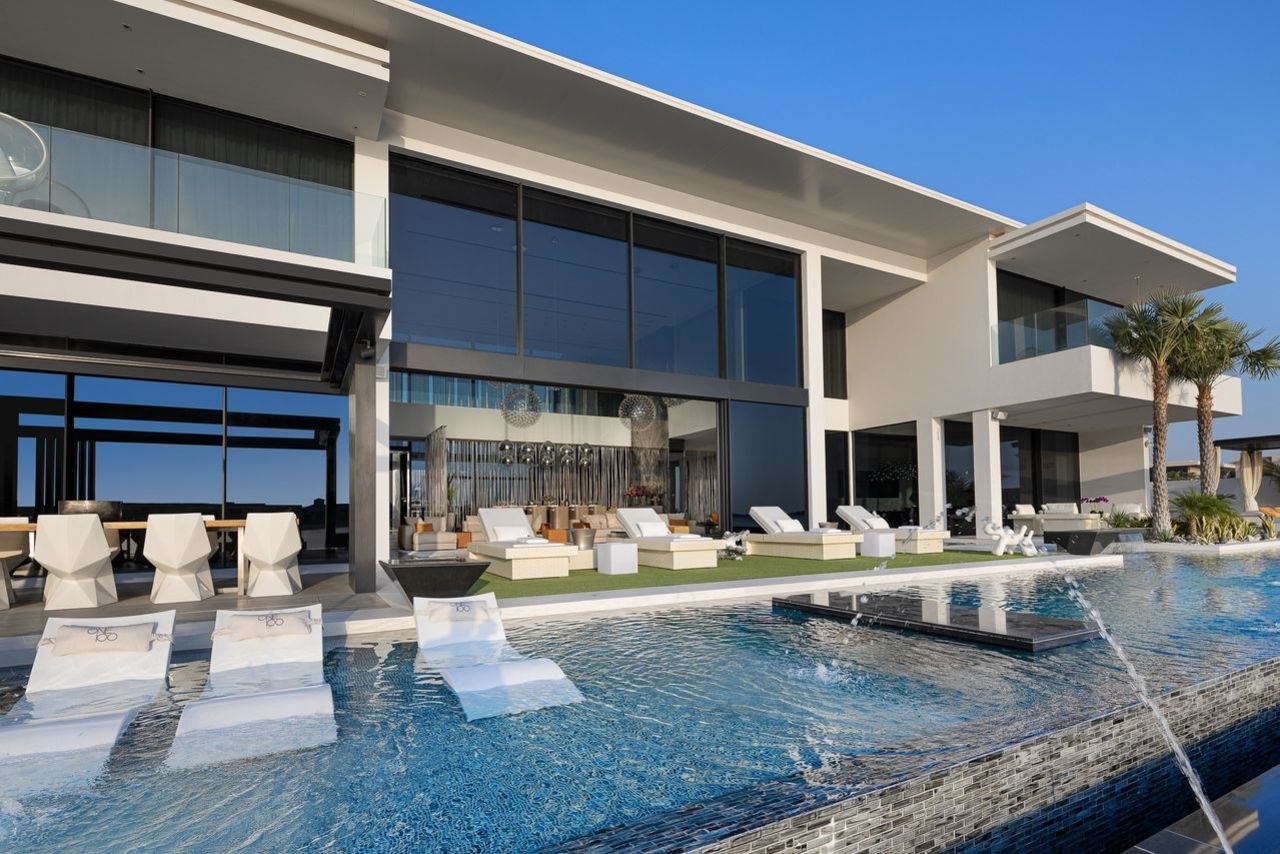 Dinh thu Dubai tang kem 2 sieu xe anh 20