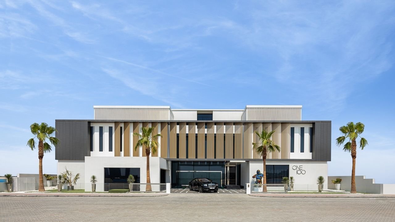 Dinh thu Dubai duoc rao ban voi gia 32 trieu USD, tang kem 2 sieu xe hinh anh