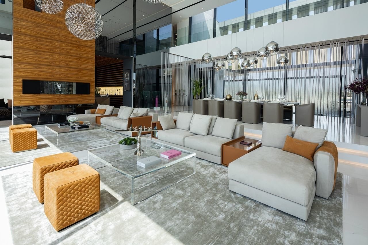 Dinh thu Dubai tang kem 2 sieu xe anh 2