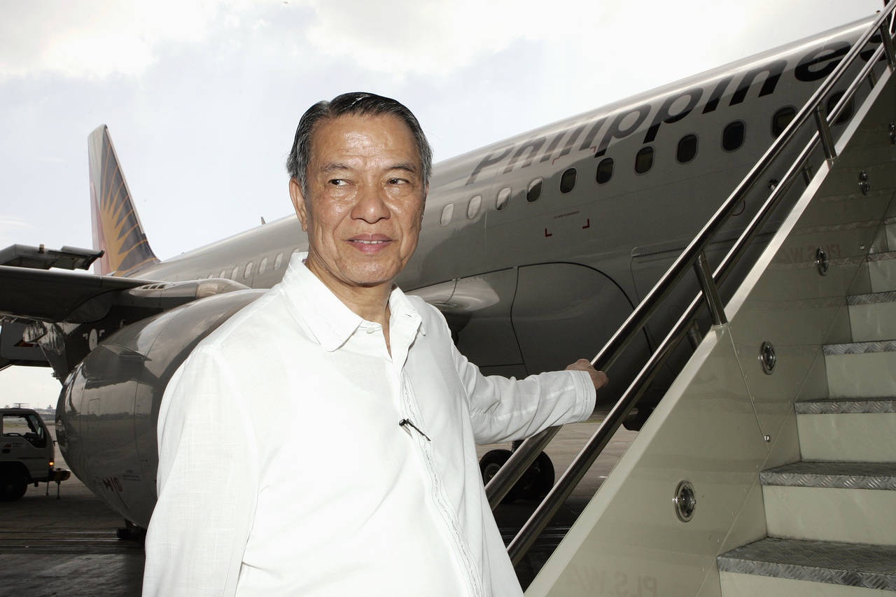 Tu nguoi gac cong toi CEO ty phu cua Philippine Airlines hinh anh