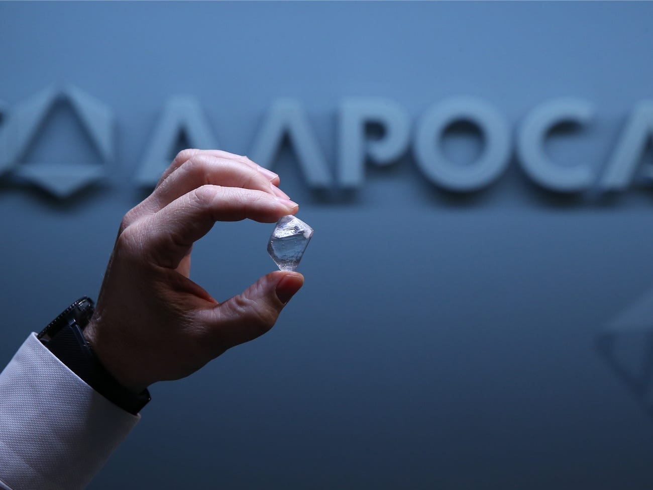 Thi tran kim cuong gan Bac Cuc anh 10