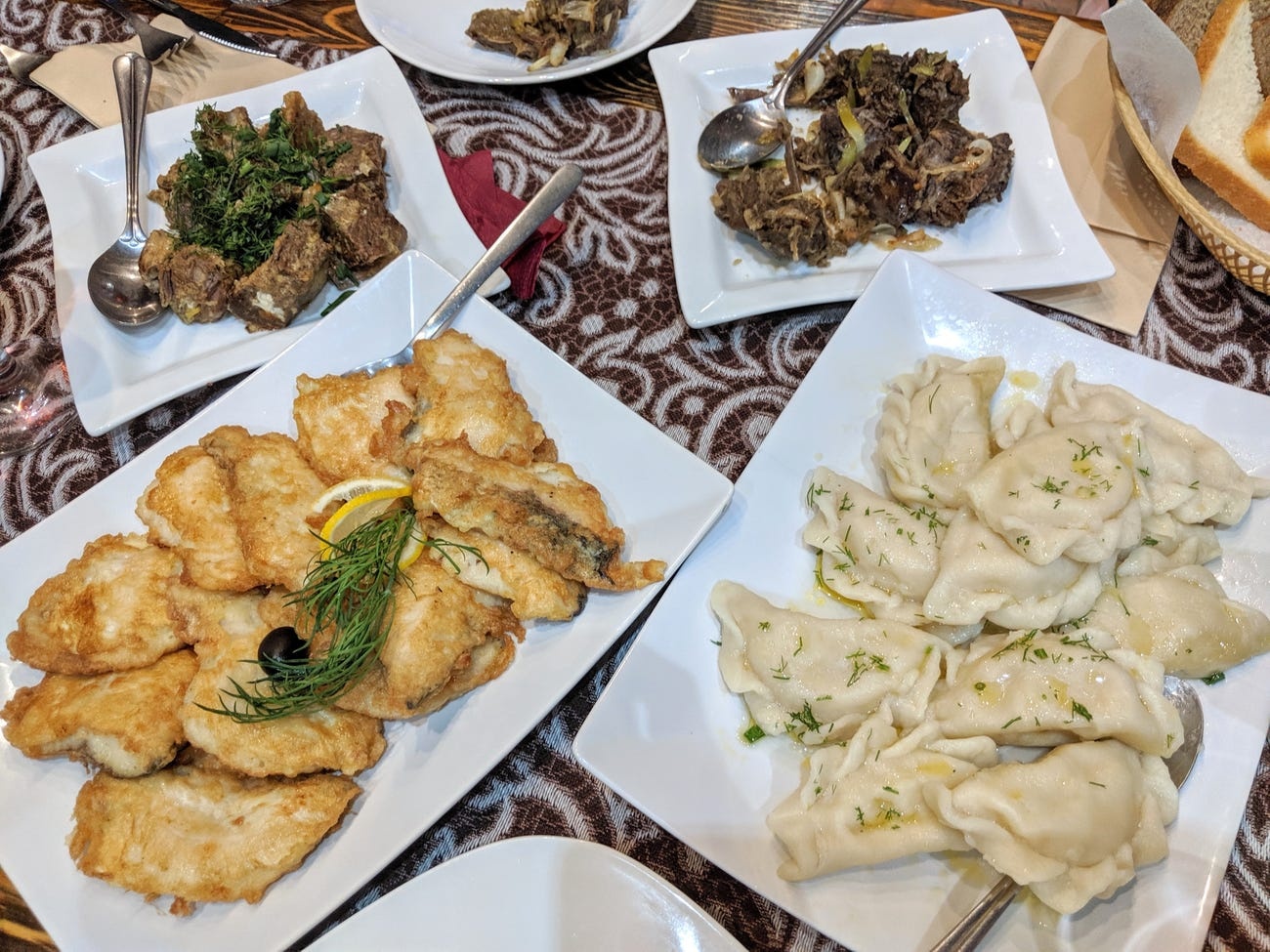 Thi tran kim cuong gan Bac Cuc anh 15