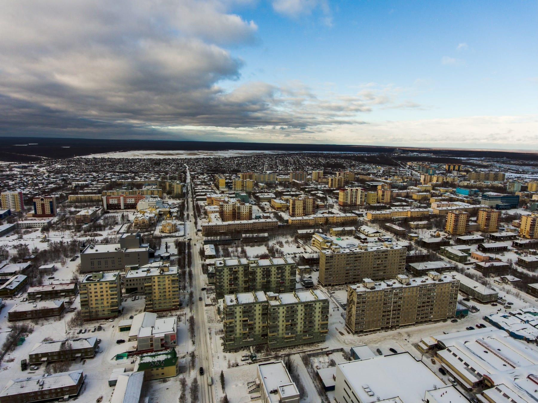 Cuoc song gian di o thi tran kim cuong gan Bac Cuc hinh anh