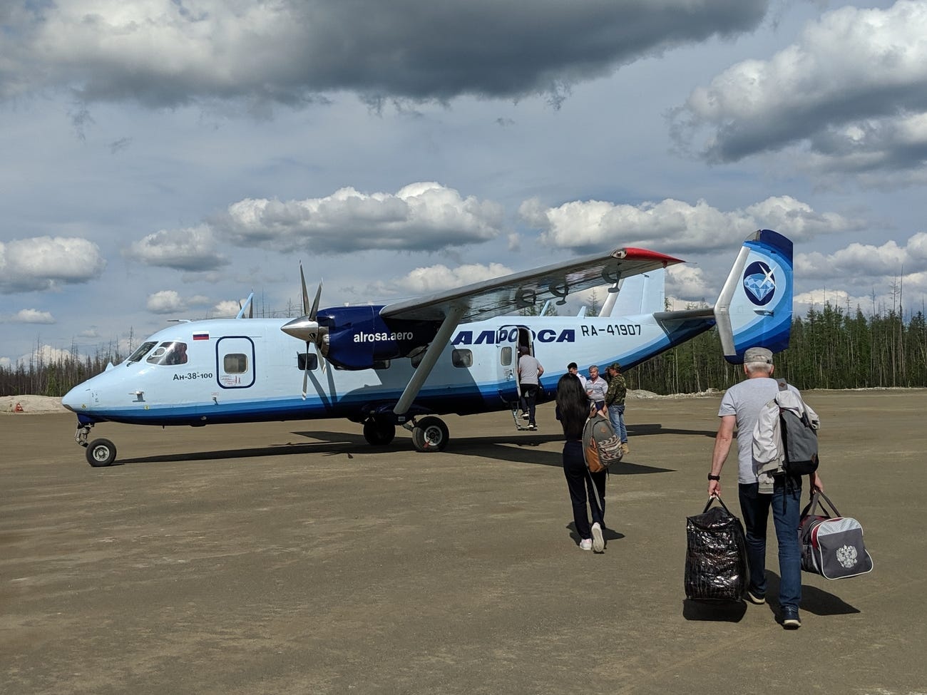 Thi tran kim cuong gan Bac Cuc anh 8