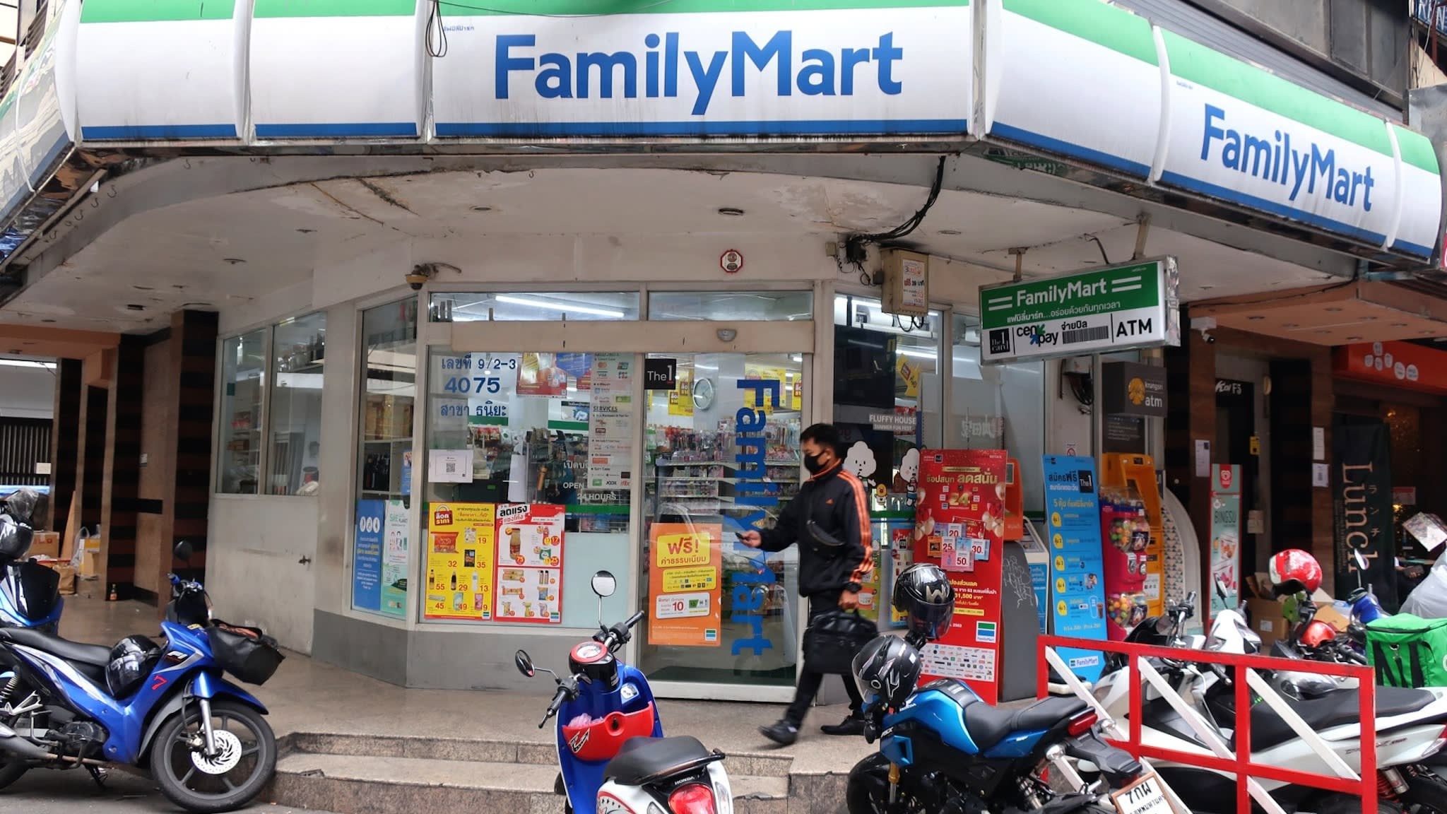 Rut khoi Thai Lan, FamilyMart mat dan vi the tai chau A? hinh anh