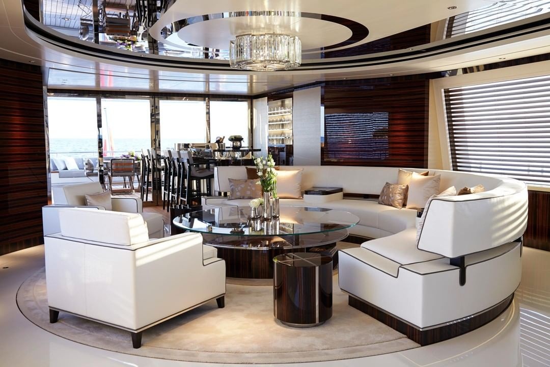 sieu du thuyen noi cuu co van cua ong Trump bi bat anh 4