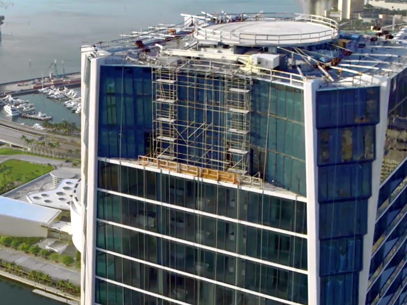 toa thap boc xuong o Miami anh 15