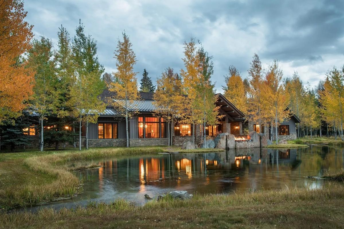 Nhung can nha dat nhat the gioi dang duoc rao ban anh 1