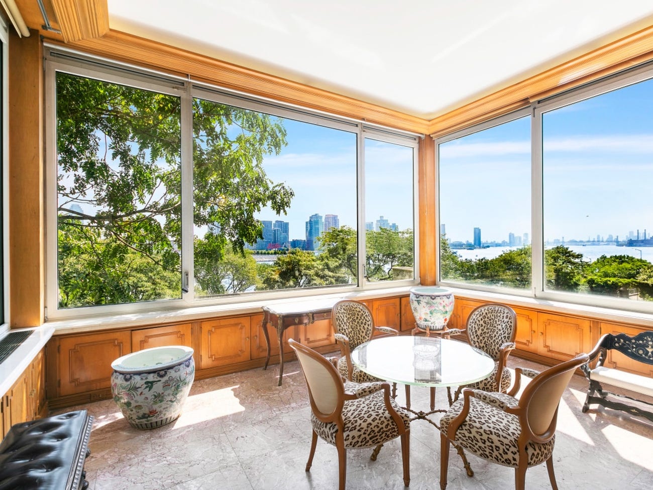 Nha pho xa xi cua cong chua Iran o New York anh 11