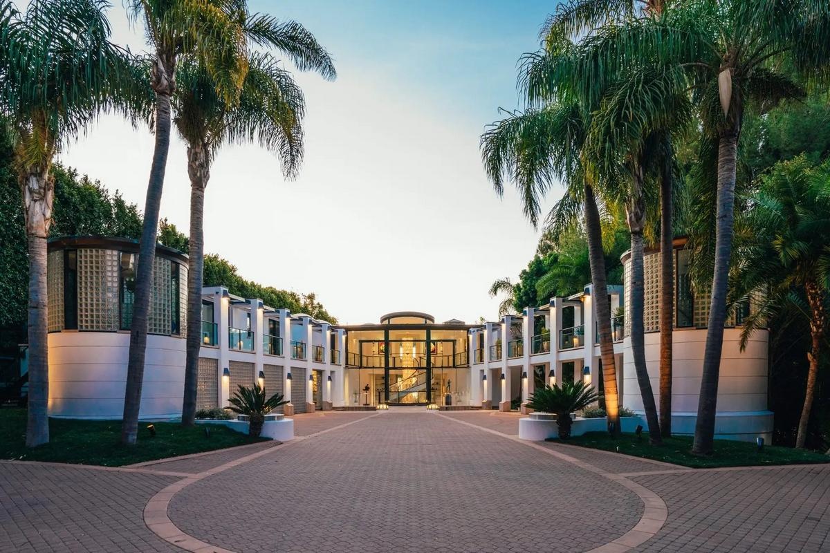 Nhung can nha dat nhat the gioi dang duoc rao ban anh 5