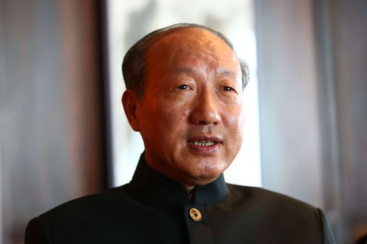 Ty phu Trung Quoc bi cam bay hang nhat vi khong tra no hinh anh