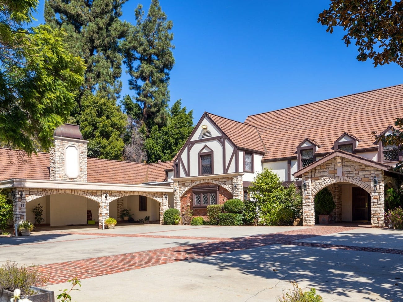 Dinh thu cua Elvis Presley o Beverly Hills anh 1