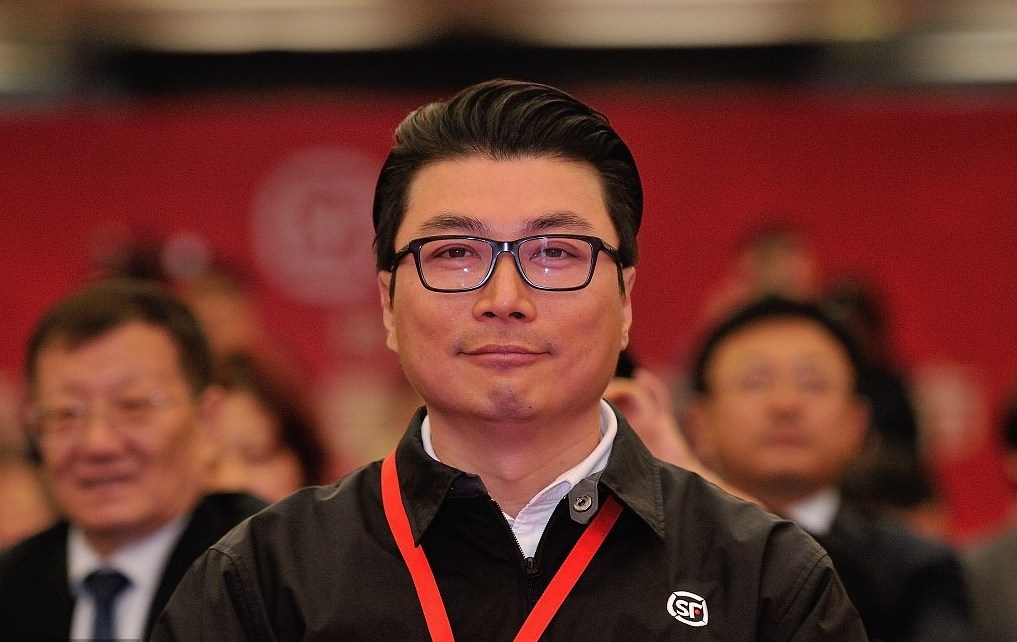 Nguoi giao hang tro thanh chu hang van tai so mot Trung Quoc hinh anh