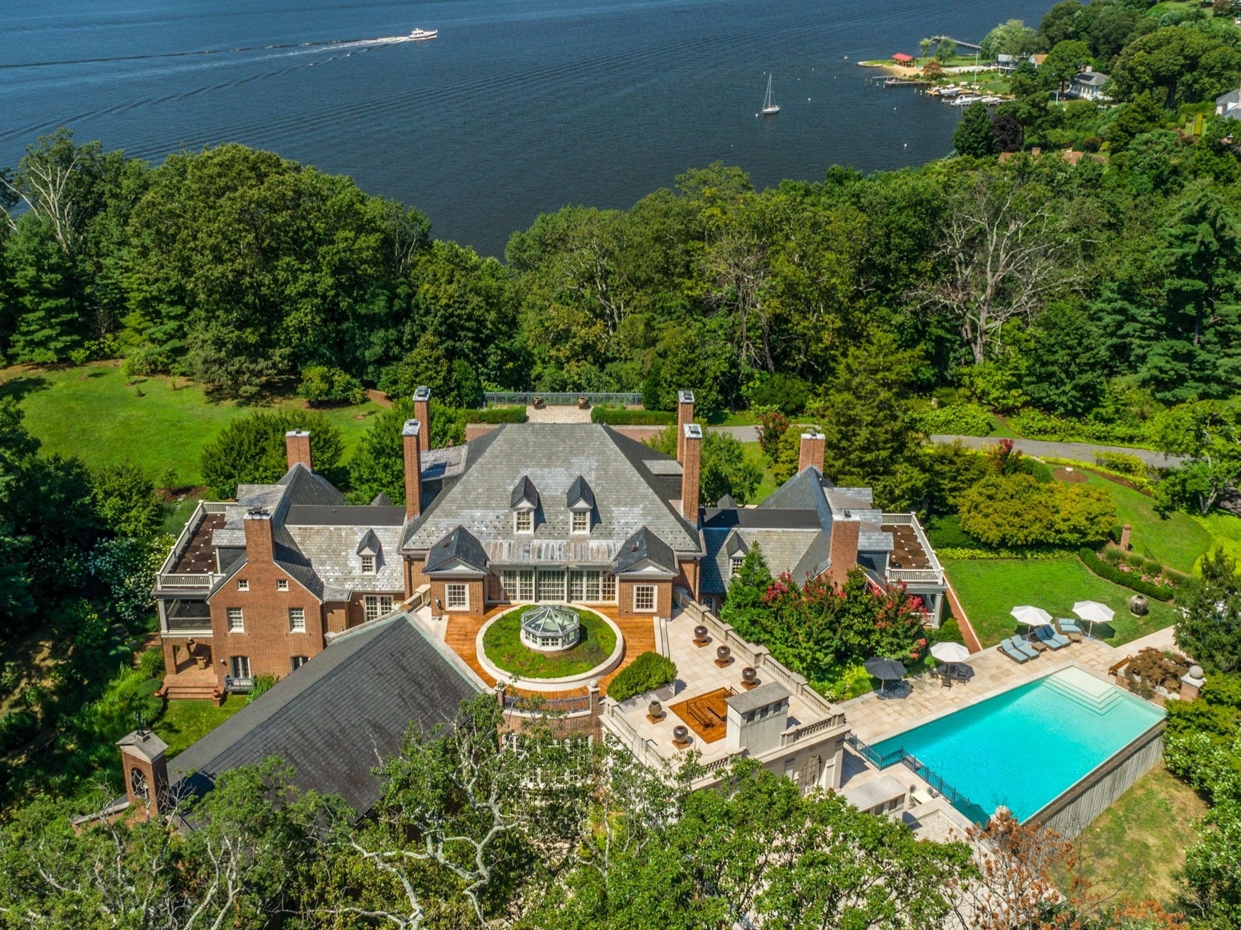 Bi bo hoang 10 nam, can nha giua rung tro thanh dinh thu 25 trieu USD hinh anh