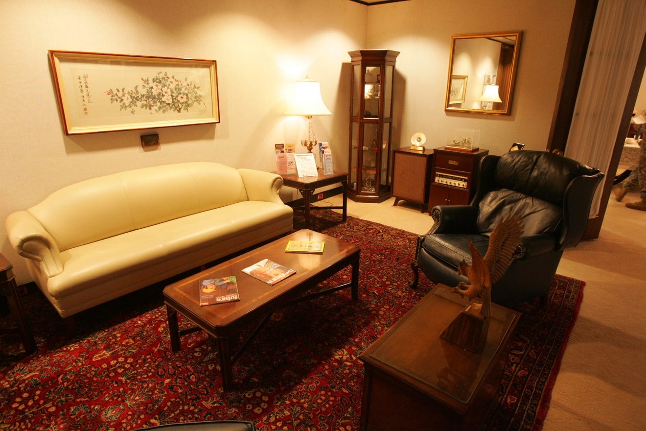 Dieu it biet ve benh vien xa xi noi ong Trump dieu tri Covid-19 anh 5