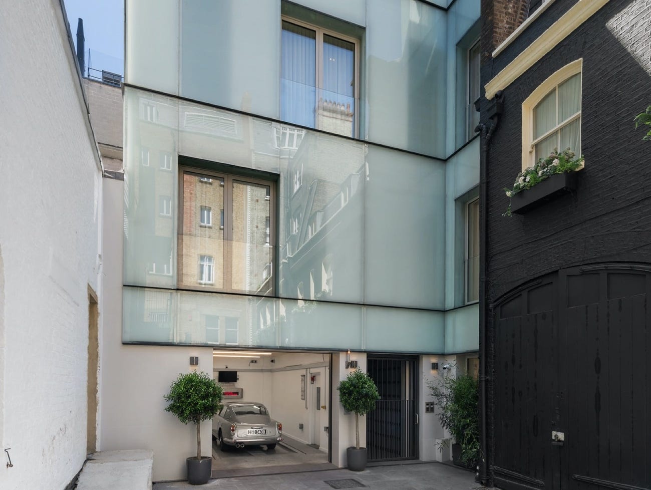 Nha pho co 3 tang ham giua trung tam London anh 1