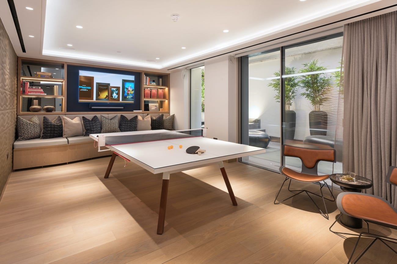 Nha pho co 3 tang ham giua trung tam London anh 19