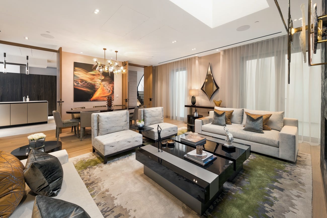 Nha pho co 3 tang ham giua trung tam London anh 5