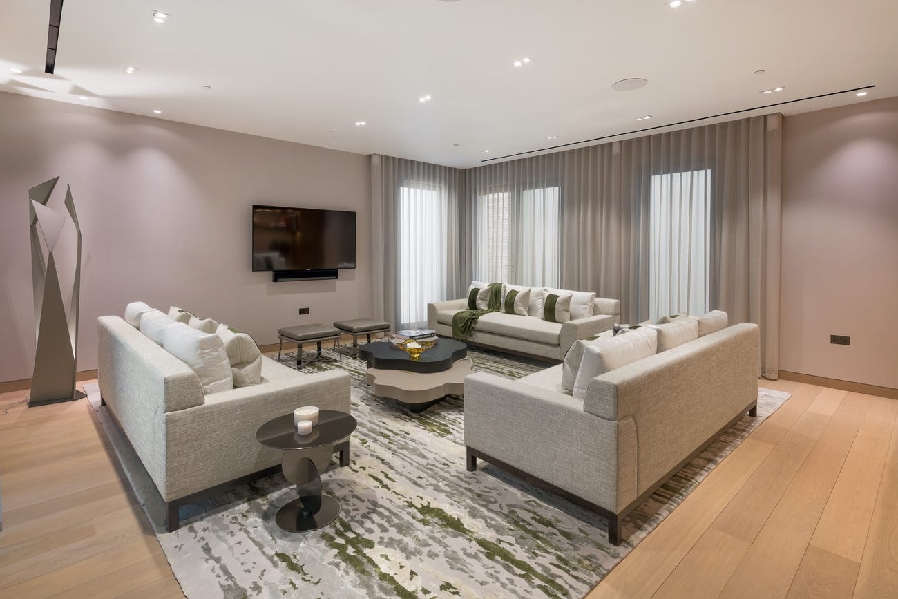 Nha pho co 3 tang ham giua trung tam London anh 8