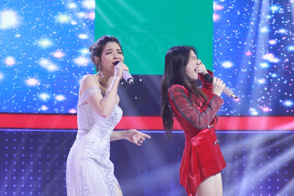 Giong ca tham hoa khien Hoa Minzy bat luc khi song ca hinh anh