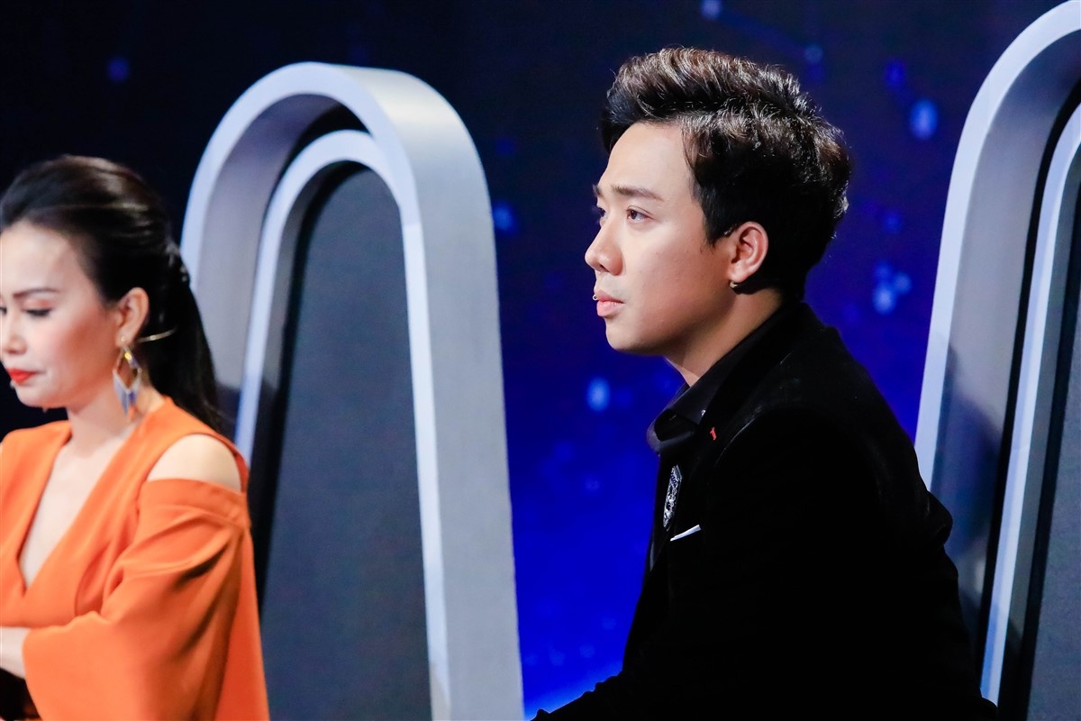 Tran Thanh roi nuoc mat khi ban sao Khanh Ly, Ha Ho song ca hinh anh