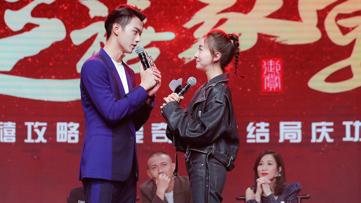 Ngo Can Ngon bat khoc voi Hua Khai trong tiec mung 'Dien Hi cong luoc' hinh anh