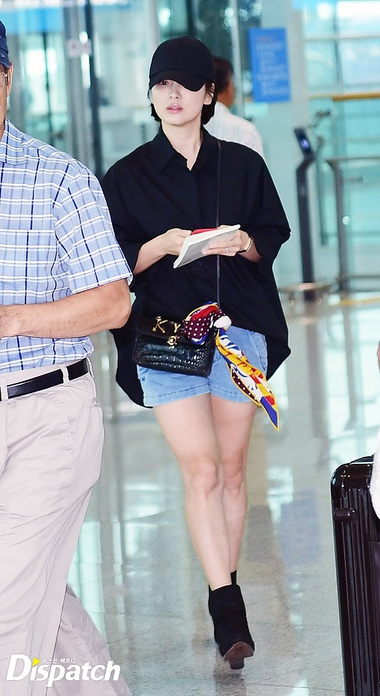 hinh anh Song Hye Kyo o san bay anh 2