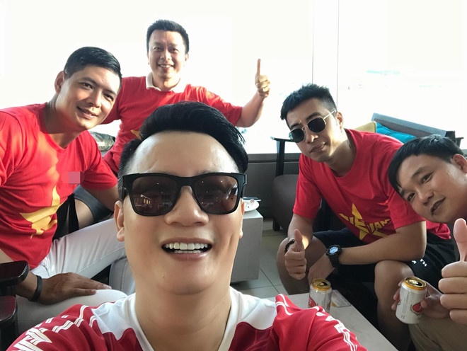 Nghe si Viet dong vien doi tuyen Olympic Viet Nam sau that bai hinh anh