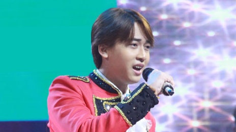 Chang bao ve dien trai khien Dan Truong soc vi giong hat tham hoa hinh anh