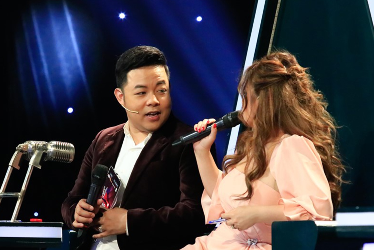 Minh Tuyet hat bolero thi pham nhung quen loi, duoc Quang Le nhac bai hinh anh