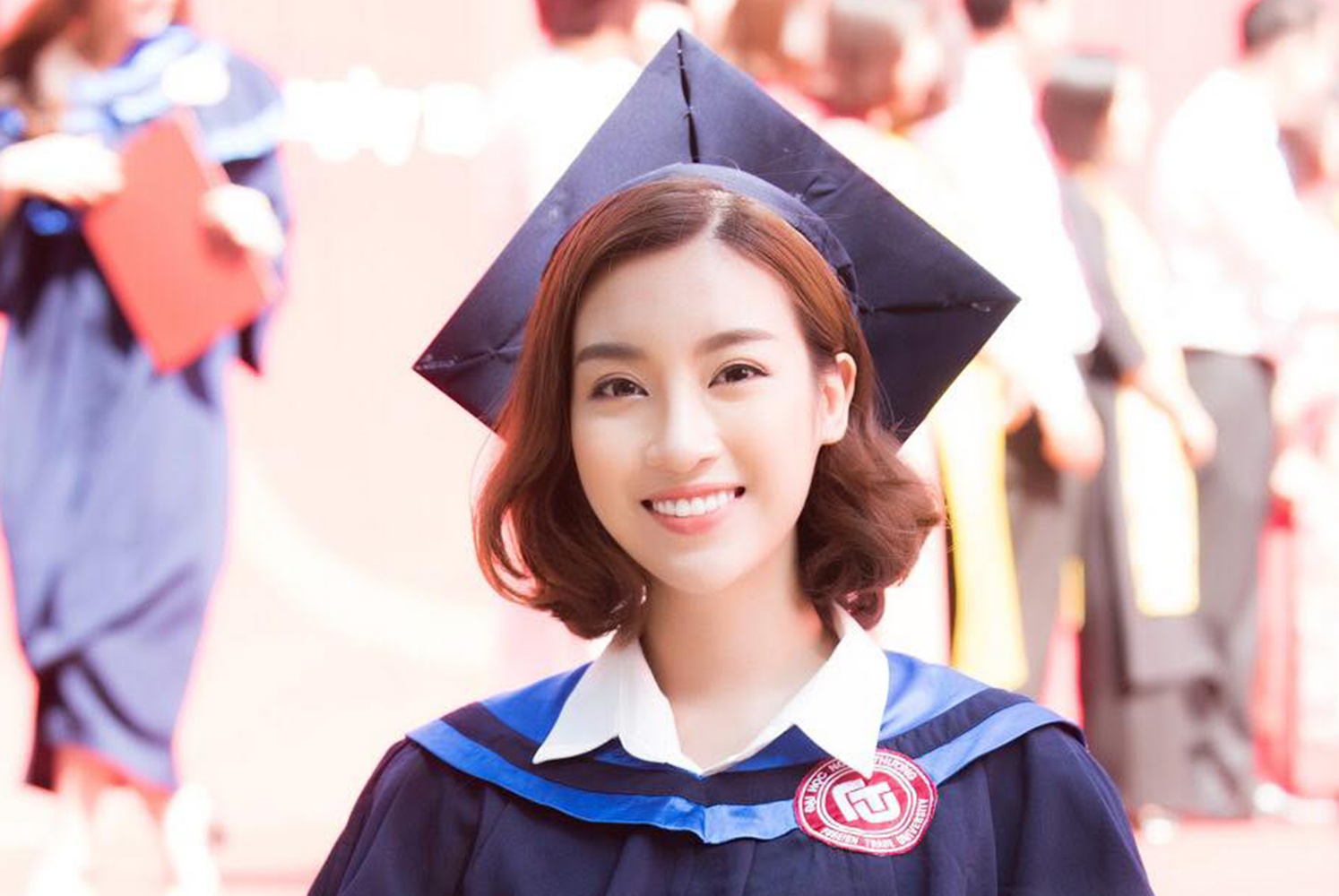 Do My Linh rang ro trong ngay tot nghiep Dai hoc Ngoai thuong hinh anh