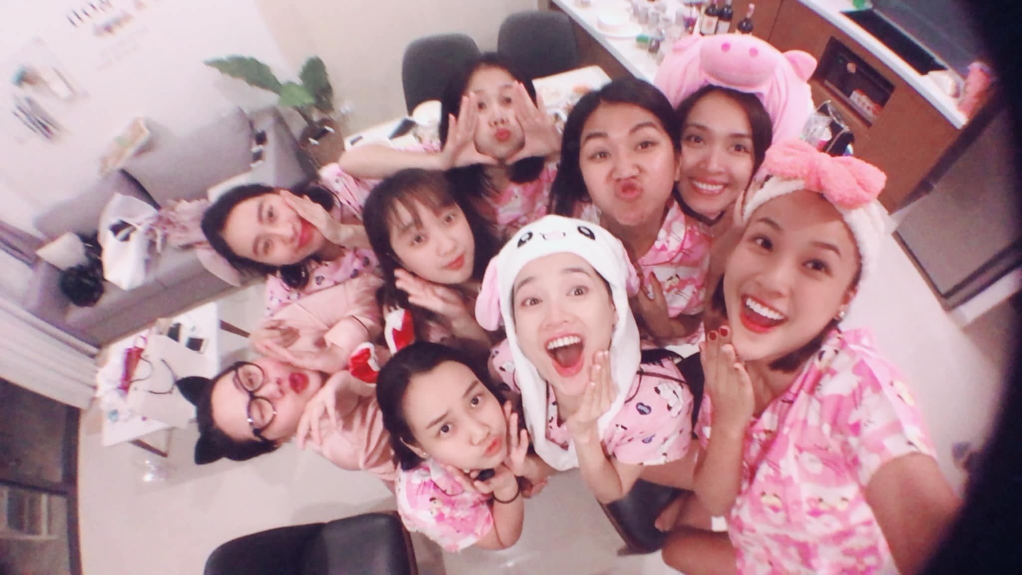 Nhã Phương tổ chức tiệc độc thân ảnh 1 Nha Phuong to chuc tiec doc than anh 1