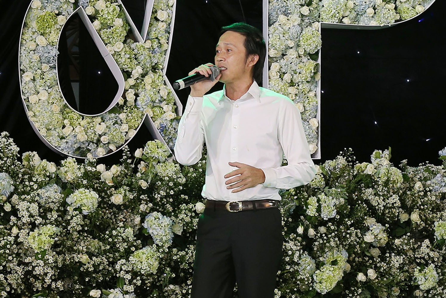 Hoai Linh hat tang Nha Phuong trong ngay cuoi hinh anh