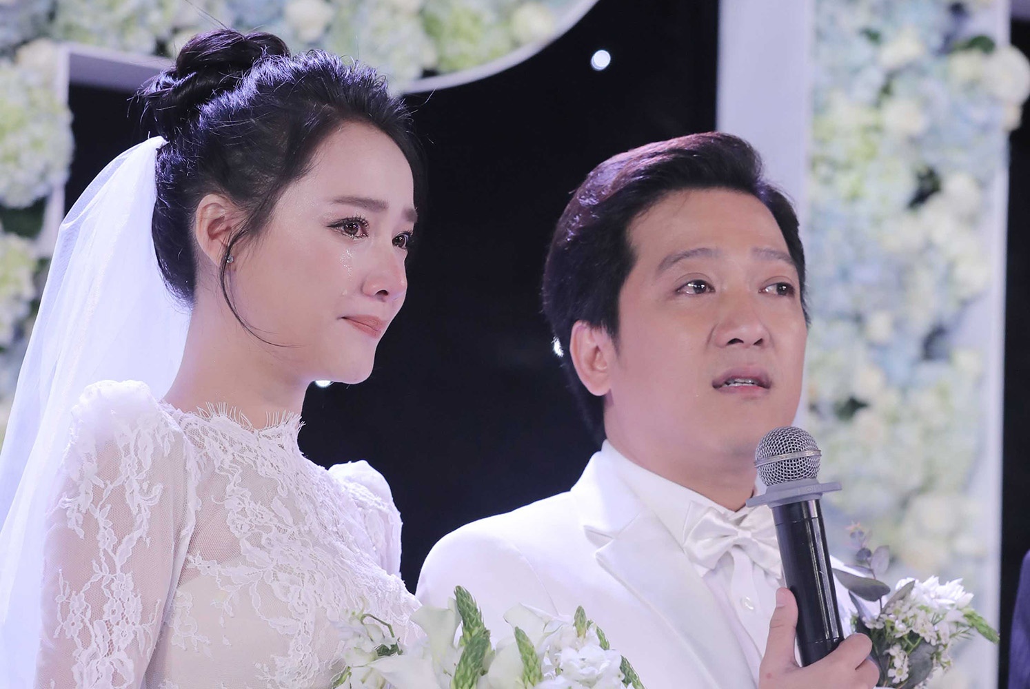 Truong Giang va Nha Phuong khoc nghen trong le cuoi hinh anh