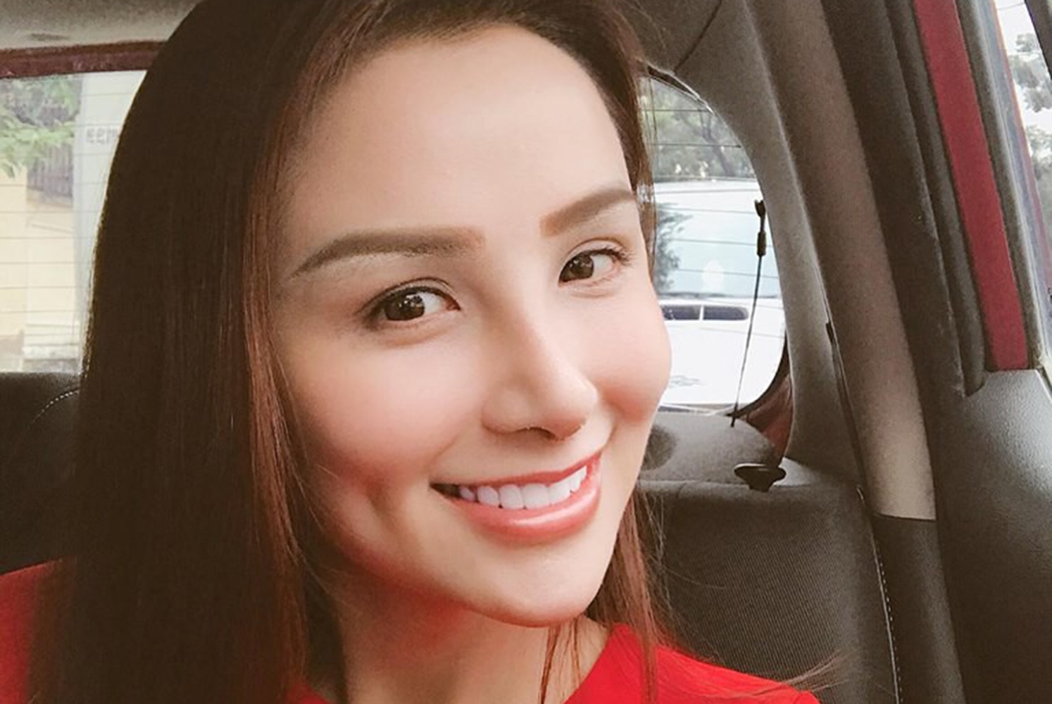 Guong mat hoa hau Diem Huong ngay cang khac la, kho nhan ra hinh anh
