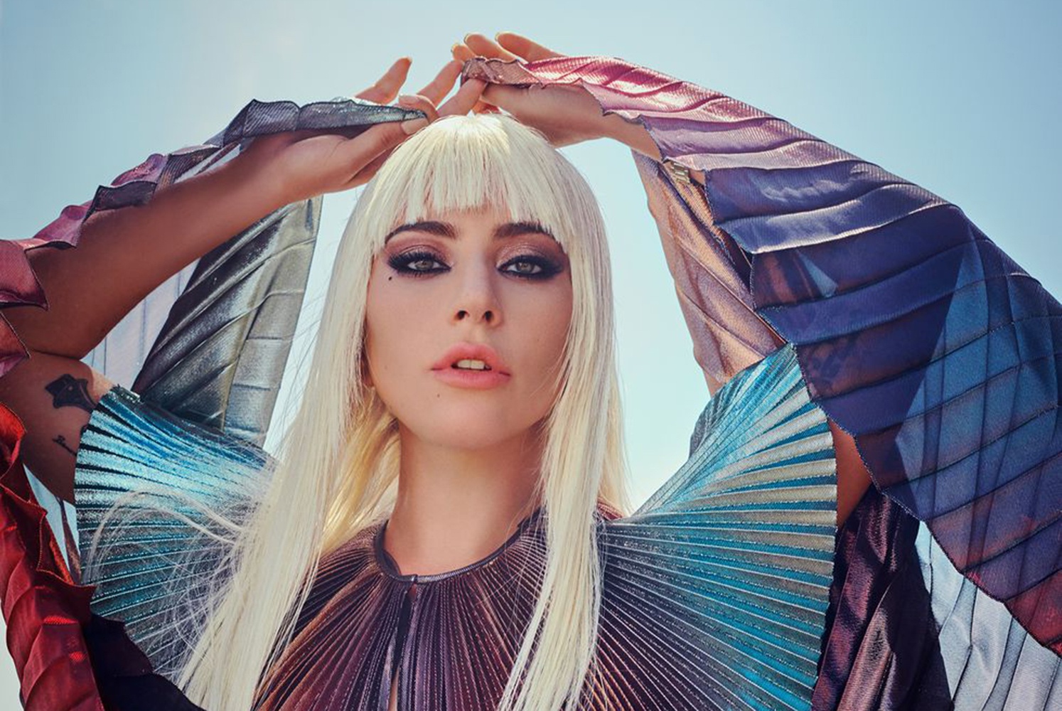 'Me quy' Lady Gaga lot xac, ban nude trong bo anh moi hinh anh