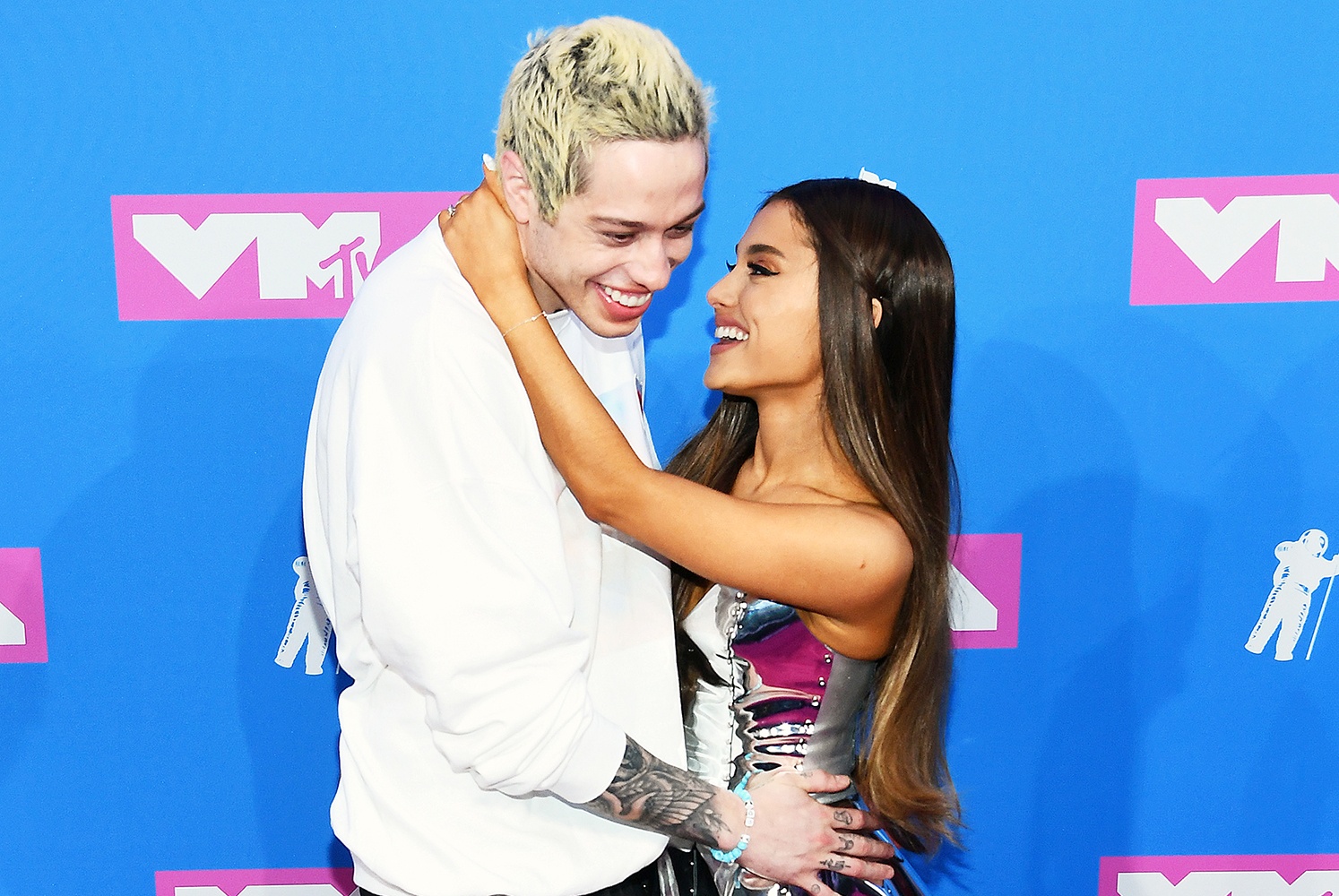 Ariana Grande huy hon uoc voi Pete Davidson hinh anh
