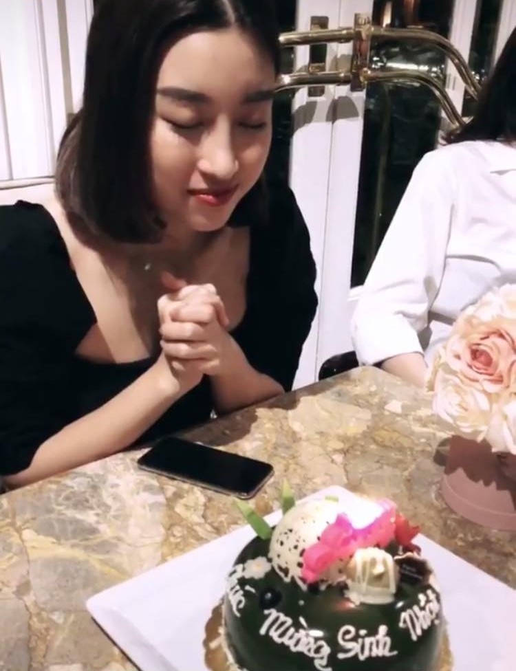 mai phương thúy tặng đồng hồ Đỗ mỹ linh ảnh 2 mai phuong thuy tang dong ho Do my linh anh 2