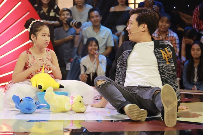 Co be 10 tuoi choc cuoi Tran Thanh, Truong Giang bang thu nhoi bong hinh anh