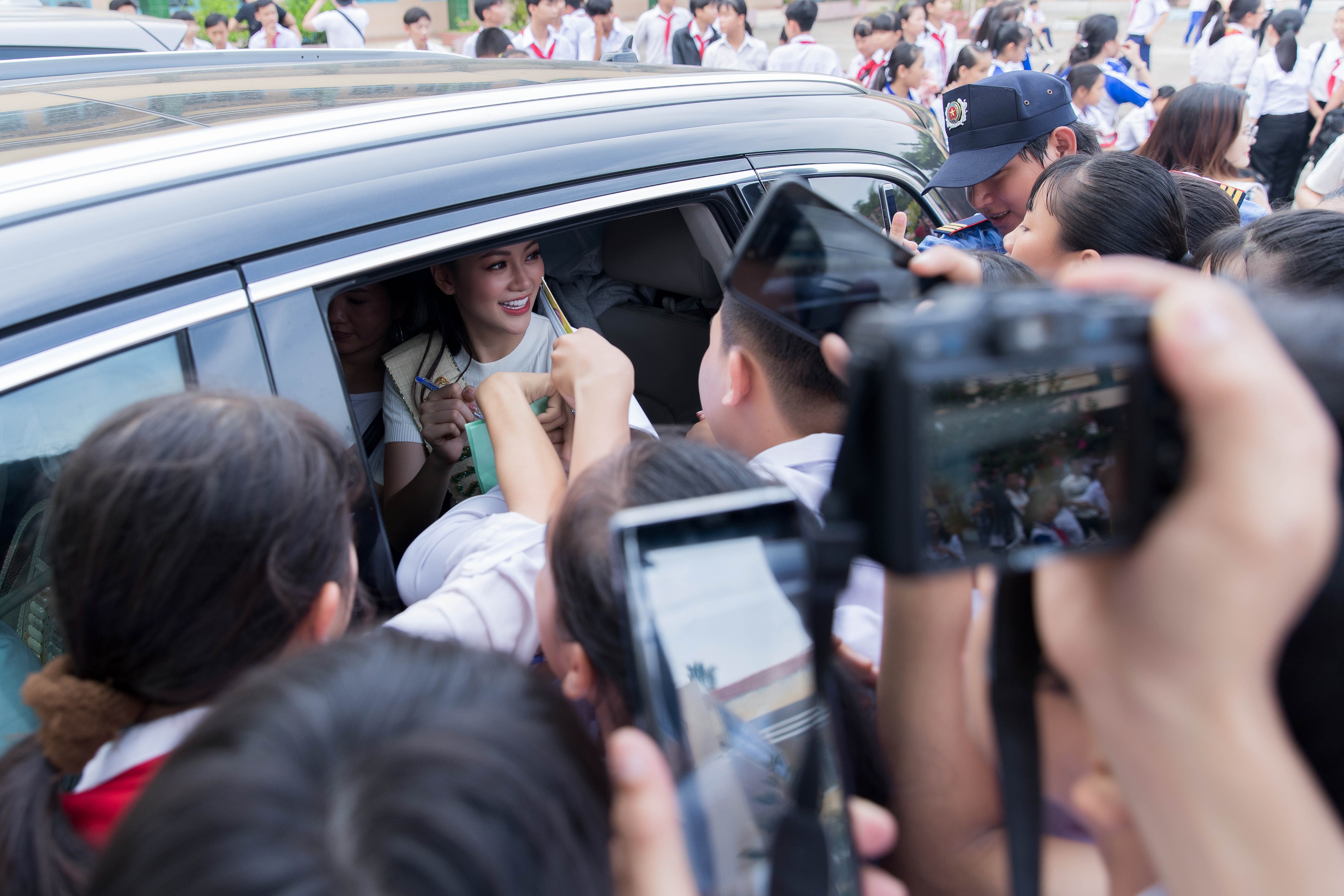 hoa hau phuong khanh tham truong anh 5