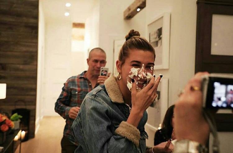 Hailey đón sinh nhật với Justin bieber ảnh 2 Hailey don sinh nhat voi Justin bieber anh 2