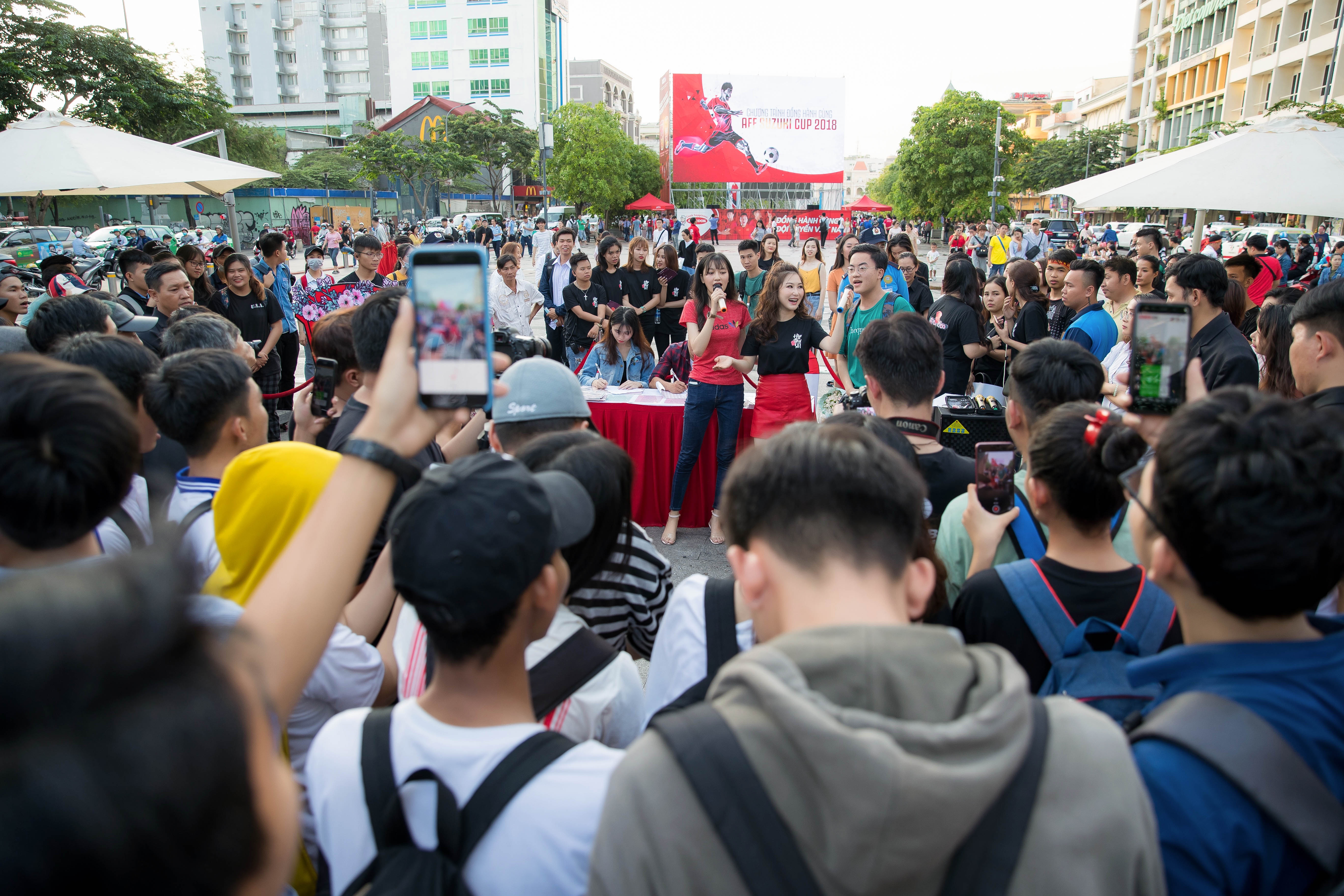 Hương Tràm gửi thư tay cho Công Phượng ảnh 4 Huong Tram gui thu tay cho Cong Phuong anh 4