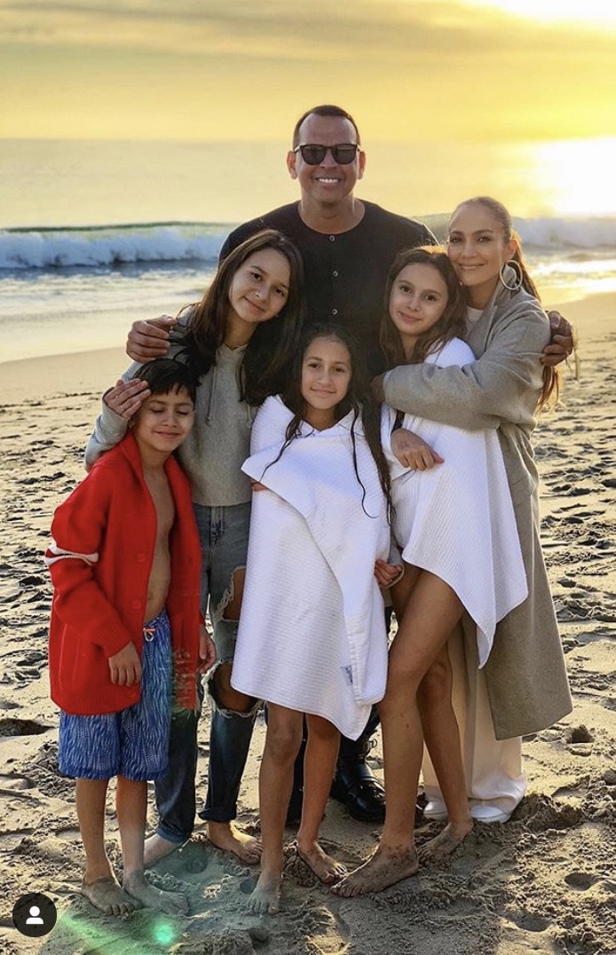 Sao Hollywood don nam moi ben gia dinh anh 3