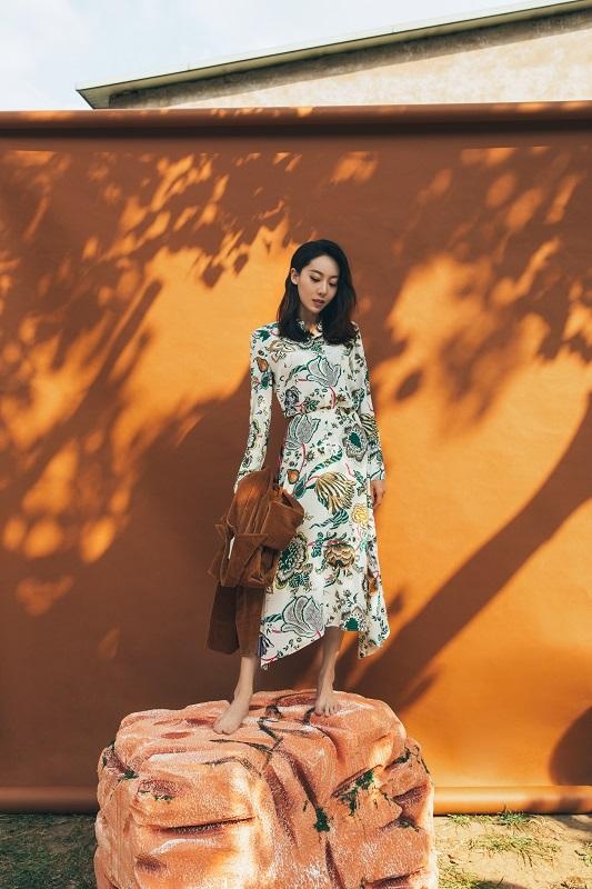 Chan dung sao nu moi cua Chau Tinh Tri anh 7