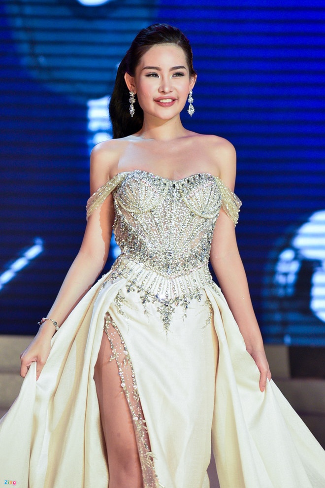 Hoa hau lien luc dia Le Au Ngan Anh anh 2