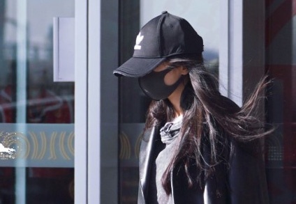 Duong Mich khong don Tet cung con gai hinh anh