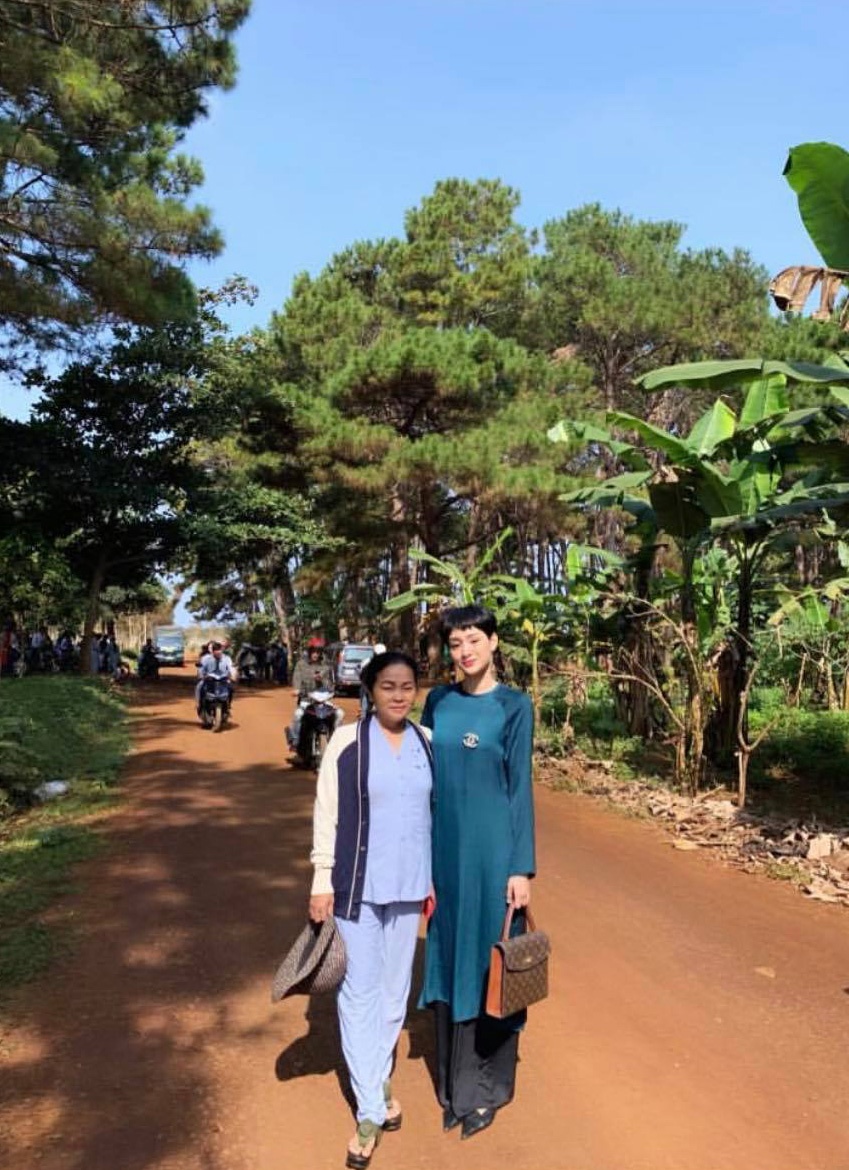 Sao viet ben gia dinh mung 1 tet anh 7