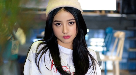 Nhan sac doi thuong cua 'nu hoang chui the' trong 'Thang nam ruc ro' hinh anh